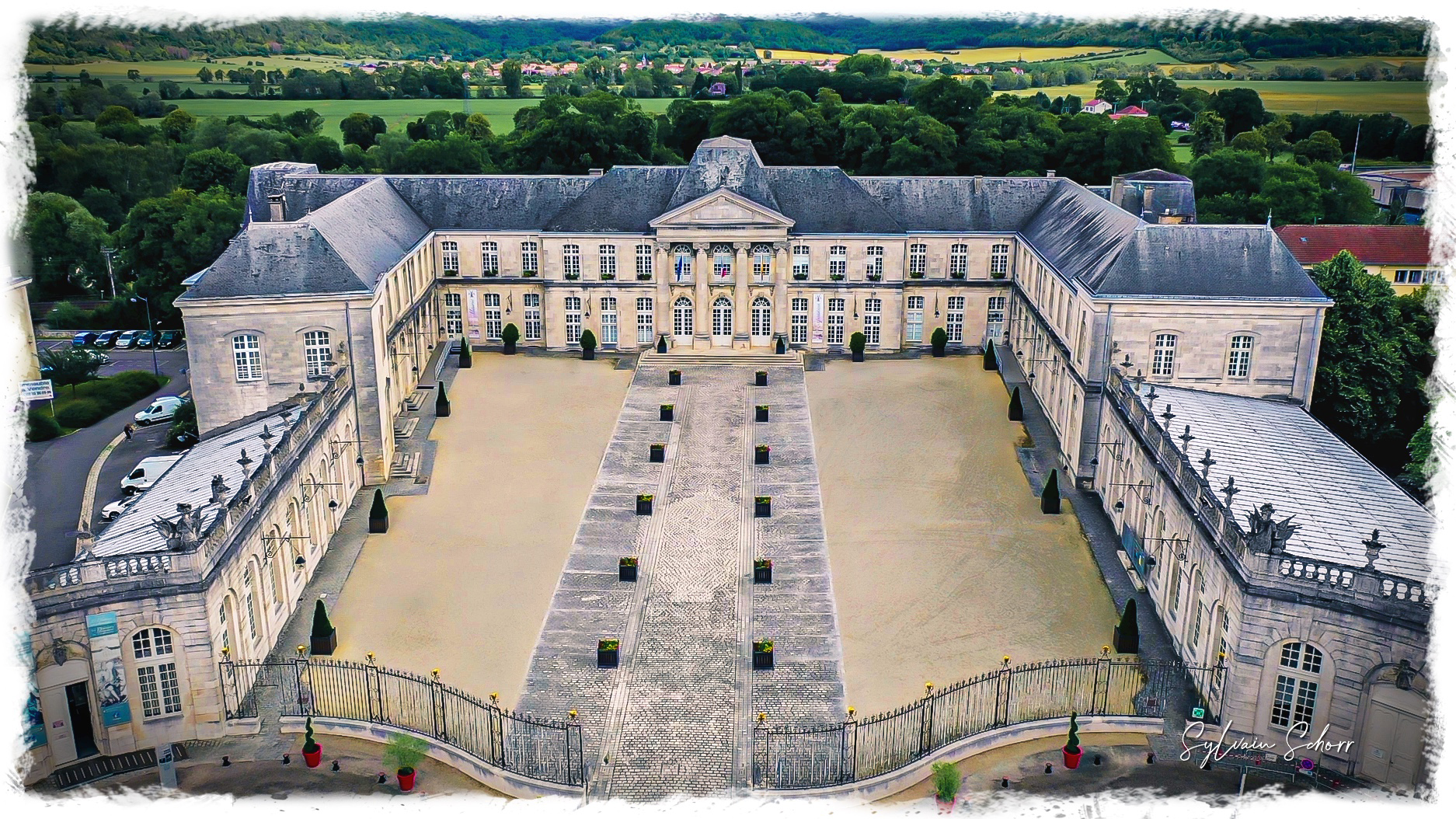 Chateau de Commercy prise par le drone de la société Univers 5d